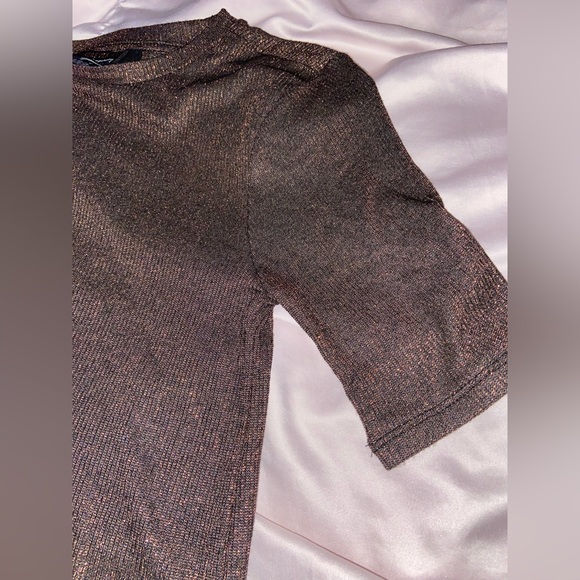 Brown short sleeved top with gold glitter - Picture 3 of 4